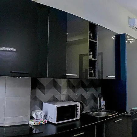 Terrace Apartment *