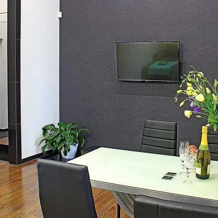 Terrace Apartment *